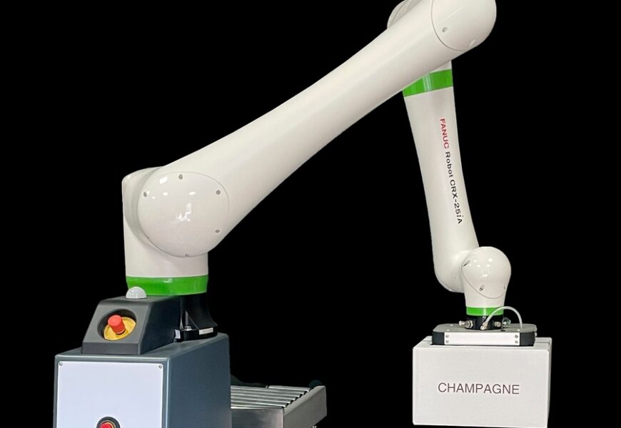Bruno Brachet distribue des robots pour la fin de chaîne à Bouzy