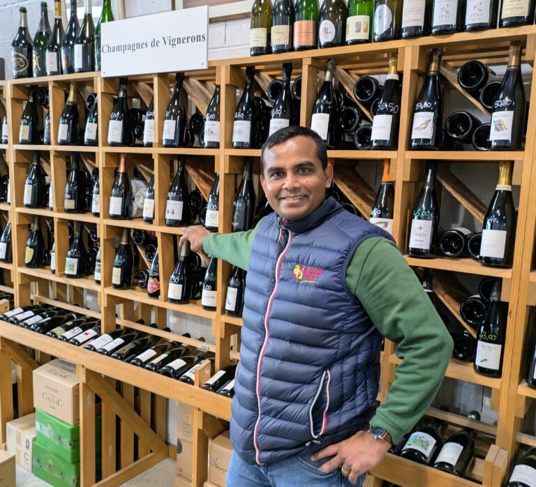 Reims La Marne Viticole Face au parc des expositions de Châlons, CPH La Grande Boutique du Vin propose plus de 400 champagnes à la vente. Anthony Gomes, responsable de cette grande cave, confirme l’intérêt croissant pour les cuvées de vignerons.Châlons : Anthony Gomes, « 90 % de nos références sont des champagnes de vignerons » 