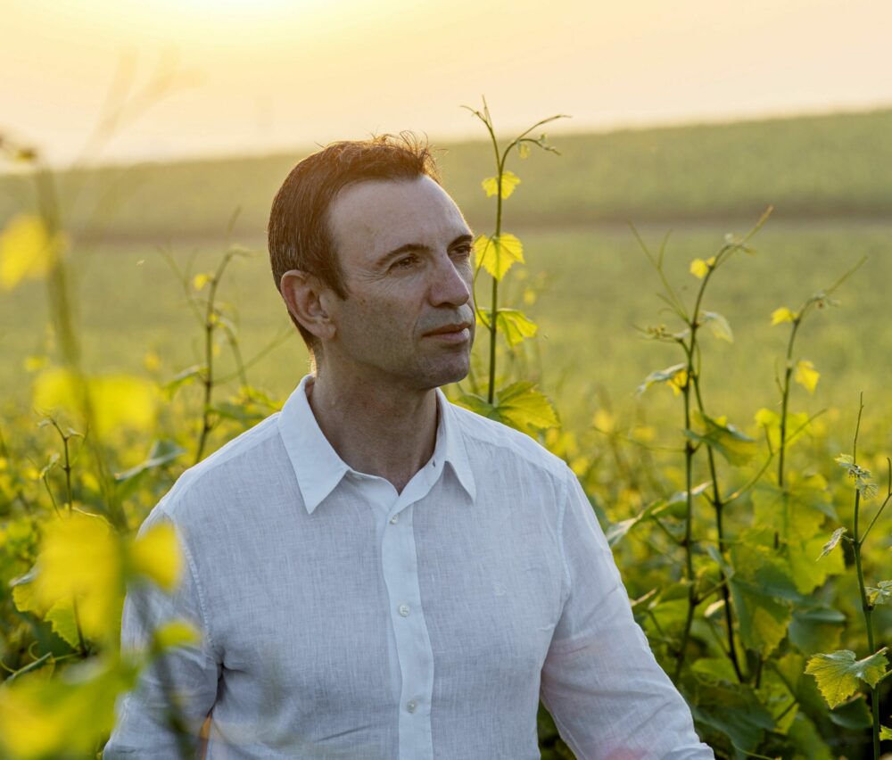 Reims La Marne Viticole Disparition brutale de Frédéric Panaïotis, chef de caves de la Maison Ruinart « C’est avec une profonde tristesse que nous avons appris le décès brutal de Frédéric Panaïotis, chef de caves de la Maison Ruinart, survenu dimanche 15 juin 2025, à l’âge de 60 ans », a annoncé la Maison Ruinart dans un communiqué le 16 juin. Il est décédé en pratiquant un sport dont il était un grand pratiquant, l’apnée.