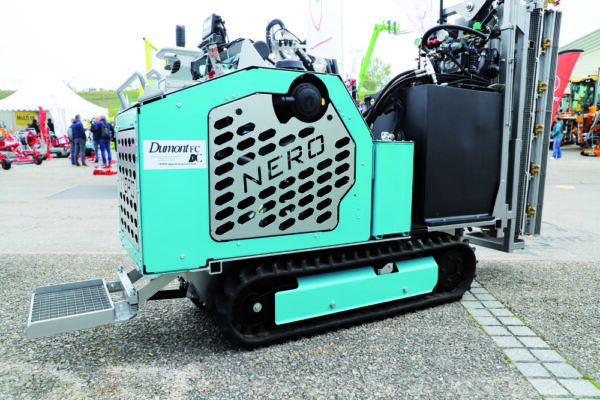 Mardeuil : le chenillard Nero et une nouvelle tondeuse chez Dumont France Cave Mardeuil : le chenillard Nero et une nouvelle tondeuse chez Dumont France Cave