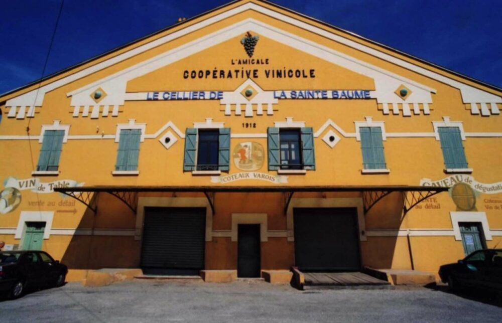 Reims La Marne Viticole Coopératives viticoles : le plan de la dernière chance ? Le Conseil général de l'alimentation, de l'agriculture et des espaces ruraux (CGAAER) a publié le 16 mars son rapport consécutif à sa « Mission d’appui à la restructuration des caves coopératives viticoles »*. L’institution appelle à une transformation profonde du modèle pour assurer sa survie.