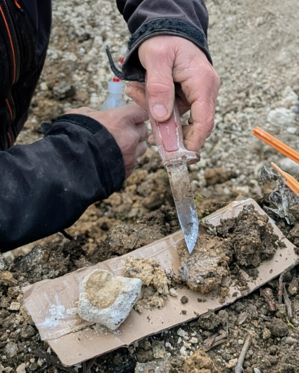 Reims La Marne Viticole Avize, sol et fertilisation : analyser et s’adapterLes formations sur le sol et la fertilisation permettent aux professionnels de mieux comprendre les spécificités de terroirs et d’adapter leurs pratiques culturales. Il s’agit toujours d’œuvrer pour la production de raisins de qualité.