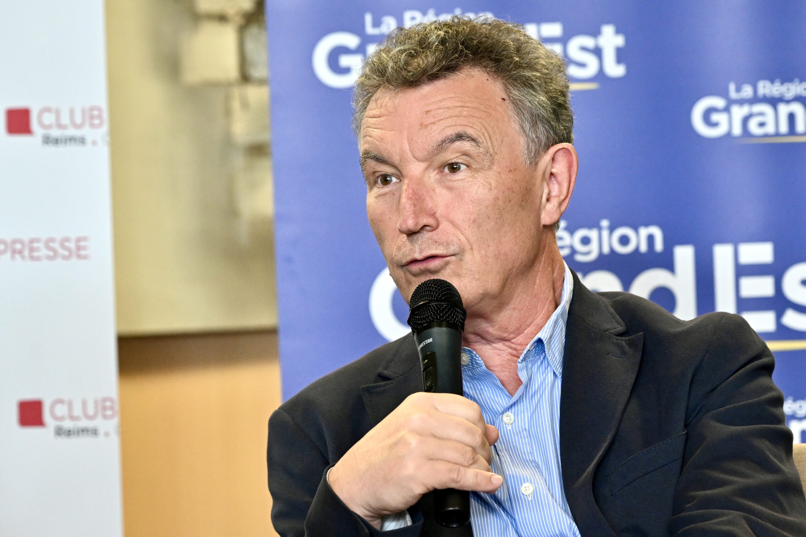 Reims La Marne Viticole Taxe poids lourds : Franck Leroy ne recule pas Le président de la Région Grand Est Franck Leroy défend la mise en place de l'écocontribution poids lourds (ECPL), qu’il juge indispensable pour moderniser le réseau routier transféré par l’État à la Région.